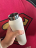 BOBOROOM車載水杯保溫保冷杯冰霸杯噸桶噸大容量男士2025新款單手一鍵速開 動感白 380ml 316L內(nèi)膽+單手速開+長效保溫保冷 曬單實(shí)拍圖