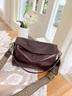 viney牛皮包包女包大容量枕頭包時(shí)尚單肩斜挎生日新年禮物送女生女友 【酒咖色】女生實(shí)用走心 品牌小眾百搭高級感休閑大包 曬單實(shí)拍圖