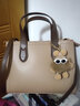稻草人旗艦女包真皮新款女士包包牛皮手提包撞色斜挎單肩包愛(ài)掛飾媽媽包 卡其色22.2*9.5*17.7cm 曬單實(shí)拍圖