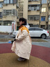 牧萌兒童雨衣男女童帶書包位防水透氣寶寶時尚風(fēng)衣式雨披 杏仁黃 2XL 曬單實拍圖