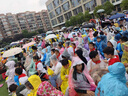 KEYRU兒童雨衣小學(xué)生幼兒園帶書(shū)包位全身防水加長(cháng)男童女童雨衣雨披 曬單實(shí)拍圖