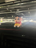 創(chuàng)京懿選創(chuàng)意汽車尾部擺件2024新款蠟筆小新車載裝飾車頂玩偶車外公仔掛件 經典紅衣小新擺件 無痕膠貼 曬單實拍圖