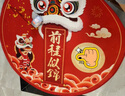 抓周 用品男寶女寶周歲抓鬮生日布置道具一周歲裝飾加厚防滑紅毯墊子 醒獅賀歲紅毯墊+標(biāo)準(zhǔn)抓周22件 曬單實(shí)拍圖
