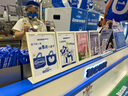 速銷(xiāo)寶亞克力a4臺卡架a5價(jià)格展示牌服裝店促銷(xiāo)廣告牌金屬桌牌標價(jià)牌立式臺牌桌面廣告牌促銷(xiāo)價(jià)格牌立牌 白-斜立款A5-148x210mm貨號8155白 曬單實(shí)拍圖