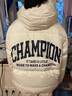 Champion【王俊凱同款】冠軍連帽厚款字母印花小CLOGO中長羽絨服男女 米白色 L 曬單實拍圖
