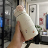 書(shū)穗兒雙飲保溫杯女兒童水杯帶吸管2024新款大容量杯子可愛(ài)學(xué)生專(zhuān)用水壺 白色+KT貓貼紙- 500ml 曬單實(shí)拍圖