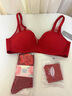 安莉芳【套裝禮盒】本命年紅色內衣內褲套裝聚攏文胸新年禮物 玫瑰舒挺杯套裝禮盒 EBW0626 75B -M 曬單實(shí)拍圖