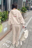 FSHE2025鹽系連帽衛(wèi)衣休閑運(yùn)動(dòng)套裝女春秋新款時(shí)尚洋氣顯瘦跑步兩件套 杏色 [春秋不加絨套裝] L 105-120斤 曬單實(shí)拍圖