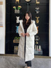波司登（BOSIDENG）羽絨服鵝絨女長(cháng)款連帽新國標90絨商場(chǎng)同款寬松休閑外套 奶白菱形格提花8958 XS 155/80A 體重約100斤以?xún)?曬單實(shí)拍圖