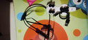 beats Flex 藍(lán)牙無(wú)線 入耳式手機(jī)耳機(jī) 頸掛式耳機(jī) 跑步健身耳機(jī)掛脖式耳機(jī) 帶麥可通話 掛頸式運(yùn)動(dòng)耳機(jī) 經(jīng)典黑紅（包裝拆封） 曬單實(shí)拍圖