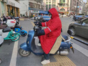 維奈騎車(chē)防寒服電動(dòng)車(chē)擋風(fēng)衣冬季加厚加絨防風(fēng)防雨保暖防水擋風(fēng)被摩托 一體式紅色連帽【男女同款】 XL100-130斤 曬單實(shí)拍圖