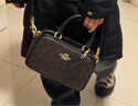 蔻馳（COACH）【官方授權(quán)店】coach女士小號(hào)手提單肩斜挎包送女友節(jié)日禮物 CW197IMXAQ深棕色卡其 曬單實(shí)拍圖