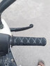 摩遇膜電動車通用彩色熱縮手把套防滑耐磨剎車握把套保護(hù)套車把套手把膠 黑色-彩虹格熱縮車把套-1對 曬單實(shí)拍圖