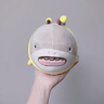 嬰果小島鯊bee玩偶搞怪沙雕鯊魚抱枕公仔毛絨玩具抽象生日禮物送男友女生 小鯊Bee 小號28cm【官方授權帶防偽】 曬單實拍圖