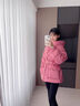 德瑪納（dme）【胭脂美人系列】冬季高保暖連帽90鴨絨腰帶羽絨服女短款外套 胭脂紅 S 曬單實(shí)拍圖