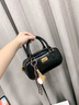 viney新款包包女包品牌斜挎包輕奢手提包生日新年禮物送女友老婆 【黑色】實(shí)用高檔女生單肩小包 時(shí)尚百搭休閑小眾枕頭包 曬單實(shí)拍圖