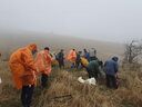 三峰出三峰雨衣帶帽檐袖子款雨衣釣魚旅游登山徒步雨披超輕便攜露營騎行 袖子款雨衣15D橘色L號(hào) 曬單實(shí)拍圖