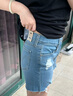 Levi's李維斯女士破洞修身潮流顯瘦多巴胺個性時尚藍色牛仔短褲 藍色 26 曬單實拍圖