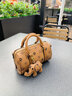 稻草人稻草人女包可愛(ài)女生包包2026新款手提斜挎包女士枕頭包圓筒小包 棕色 曬單實(shí)拍圖