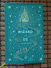 英文原版 The Wizard of Oz 綠野仙蹤 精裝 Puffin Clothbound Classics 企鵝海雀布紋經(jīng)典收藏版  經(jīng)典兒童文學(xué)名著 綠山墻 . 曬單實(shí)拍圖