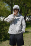 新百倫UPF50+夏季連帽防曬衣服冰絲涼感美式戶(hù)外寬松男情侶防曬夾克外套 淺灰色 L 120-140斤 曬單實(shí)拍圖