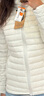 迪卡儂羽絨服女短款輕薄外套戶外運(yùn)動(dòng)保暖內(nèi)膽米白色M-4985446 曬單實(shí)拍圖
