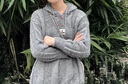 妙奕嘉毛衣女士外套灰色連帽針織衫慵懶風(fēng)秋裝2025新款秋冬上衣寬松v領(lǐng) 慵懶風(fēng)灰色抽繩連帽毛衣 均碼 【建議125斤內】 曬單實(shí)拍圖
