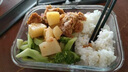 滿朝佳迪士尼玻璃飯盒微波爐加熱專用保鮮碗上班族水果便當(dāng)盒帶飯餐盒 三分隔飯盒+湯碗【草莓熊】1.7L 曬單實(shí)拍圖