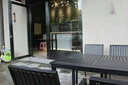 天裕成家具 戶外桌椅庭院花園露天陽臺室外休閑椅組合套裝外擺塑木桌椅防腐創(chuàng)意簡約休閑桌椅奶茶店外擺餐桌 4張豎紋椅配【內(nèi)藏拼花80圓桌】 曬單實(shí)拍圖