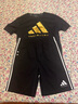 阿迪達斯運動(dòng)套裝男戶(hù)外休閑運動(dòng)服吸濕排汗速干短袖短褲兩件套 黑/金 XL 曬單實(shí)拍圖