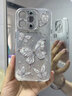 品盟【自帶鏡頭膜】 適用于蘋果16promax手機(jī)殼iPhone15羽紗ins愛心鑲鉆帶手提鏈條防摔高級感鏡頭保護(hù) 羽紗銀蝴蝶+支架+手鏈【自帶鏡頭膜】 蘋果15promax 曬單實(shí)拍圖