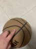 鸿克 篮球真皮质感室内室外水泥地耐磨皮球儿童学生7号成人比赛蓝球 7号 加厚翻毛篮球（深棕色） 实拍图