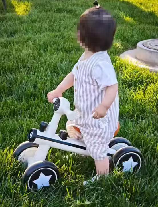 巧樂(lè )熊兒童平衡車(chē)無(wú)腳踏1一3歲嬰幼兒學(xué)步車(chē)滑步車(chē)四輪平行車(chē)寶寶滑行車(chē) 米蘭之星【white】 白色 曬單實(shí)拍圖