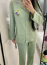 UR2025秋季新款女裝潮流愛(ài)心紐扣字母刺繡修身T恤UYV450181+ 本白 S 曬單實(shí)拍圖