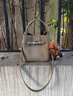 clolv kiss小眾真皮水桶包女百搭手提菜籃子包2025秋冬新款子母包單肩斜挎包 大象灰 雙肩帶+掛件 曬單實(shí)拍圖