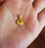 周大福鎖愿小鼻嘎荷花鎖包足金黃金吊墜(工費280)約1.1g F236623 曬單實(shí)拍圖