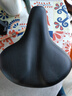 新款普通自行車(chē)車(chē)座子前座墊騎行配件坐墊鞍座加厚防水16寸20寸22寸24寸26寸 希格紋 白殼 車(chē)座 曬單實(shí)拍圖