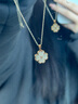 中國黃金鉆石四葉草黃金項(xiàng)鏈女鉆石足金吊墜女七夕情人節(jié)禮物送女友老婆 鉆石足金吊墜+香氛玫瑰禮盒【贈S925鏈】 金重約0.75g 曬單實(shí)拍圖