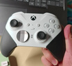 微軟（Microsoft）Xbox無(wú)線(xiàn)游戲手柄 Elite 2精英2代二代 白色青春版 無(wú)線(xiàn)控制器 藍牙 PC/平板/手機 Steam 明末 曬單實(shí)拍圖