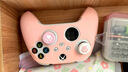 kpayxbox手柄保護套series/x搖桿帽xbox手柄套硅膠外殼防滑軟膠套保護殼游戲軟殼防汗防塵配件防磨損 粉色【Xbox Seris/x】送2個(gè)搖桿帽 曬單實(shí)拍圖