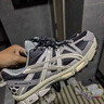 亞瑟士ASICS男鞋跑步鞋耐磨透氣運(yùn)動鞋 GEL-KAHANA 8 緩震越野跑鞋 灰色/棕色 42.5 曬單實(shí)拍圖