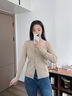玖姿·安娜蔻暖灰褐靜奢風100%全羊毛針織衫開衫毛衫女冬款 淺米 S 曬單實拍圖