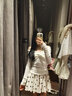 UR2025秋季新款女裝一字領(lǐng)扭結(jié)褶皺修身長袖T恤UWG450195 米白 M 曬單實(shí)拍圖