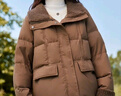 雪中飛2025冬季新款簡(jiǎn)約純色翻領(lǐng)羽絨服女時(shí)尚百搭保暖短款外套 咖色 L 曬單實(shí)拍圖