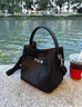 clolv kiss小眾真皮水桶包女百搭手提菜籃子包2025秋冬新款子母包單肩斜挎包 黑色 雙肩帶+掛件 曬單實(shí)拍圖