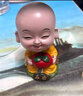跟途創(chuàng  )意汽車(chē)擺件小佛系列可愛(ài)搖頭淡定小和尚公仔男女車(chē)載內裝飾用品 【平安】+檀木佛珠+防滑墊】 曬單實(shí)拍圖