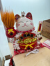 智匯招財貓開(kāi)業(yè)大擺件自動(dòng)招手電動(dòng)搖手大號陶瓷新店開(kāi)業(yè)大吉喬遷禮物 【大麥大賣(mài)】 32 *25*29 【禮盒+坐墊+圍脖】電池插電兩用 曬單實(shí)拍圖