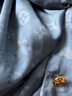 COCOBELLA渲染牛仔色印花襯衫裙女秋絲滑緞面通勤連衣裙FR922 藍(lán)色 L 曬單實(shí)拍圖