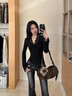妙奕嘉長(cháng)袖t恤女打底衫黑色內搭修身上衣可外穿2025新款洋氣正肩高級感 黑色辣妹v領(lǐng)蕾絲打底衫 均碼 【建議115斤內】 曬單實(shí)拍圖