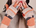 開(kāi)妮特日本羊毛半指手套女秋冬翻蓋加絨加厚保暖露指半截學(xué)生寫(xiě)字手套 810拼色手指橘色-加絨加厚 均碼 曬單實(shí)拍圖